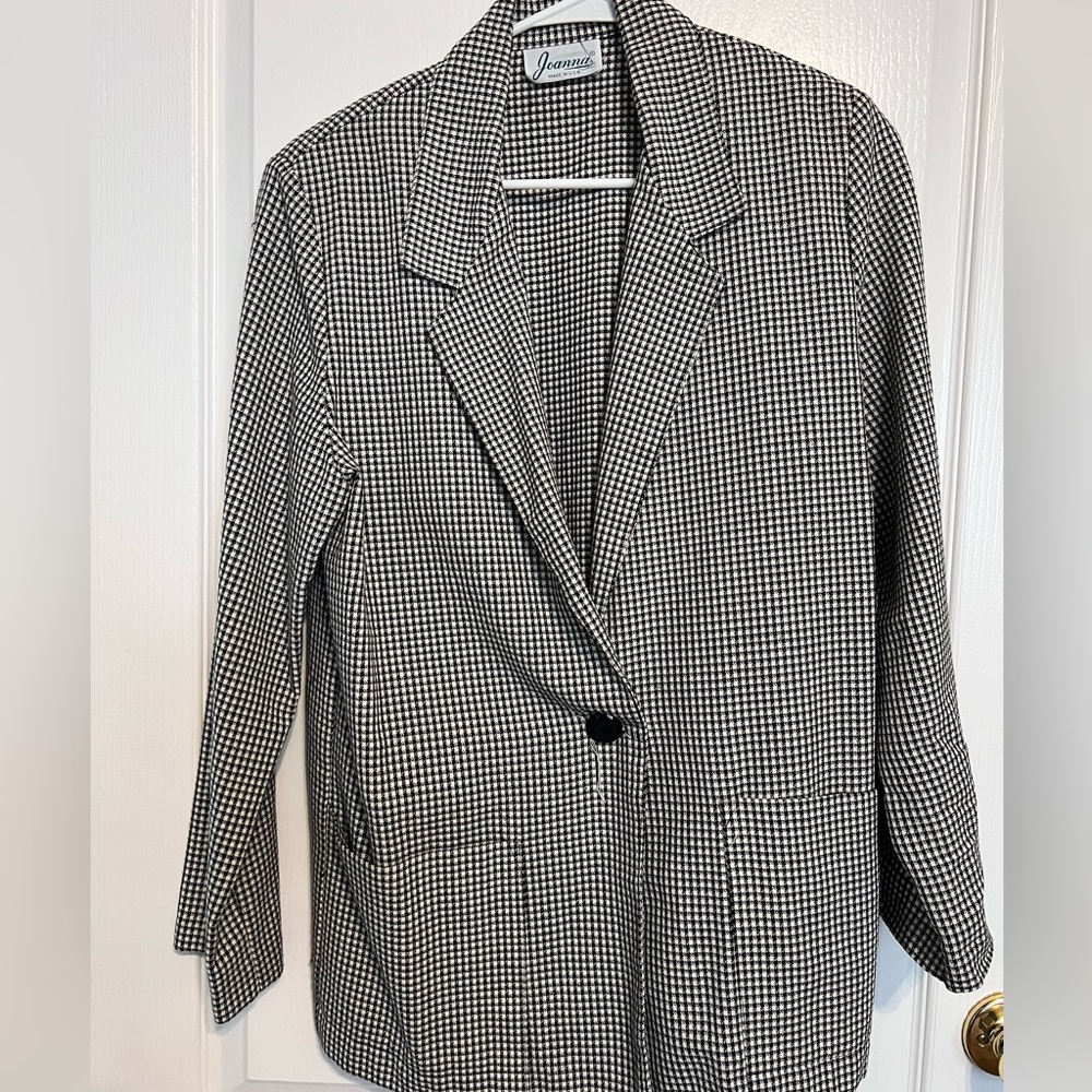 Vintage Black and white oversized blazer.